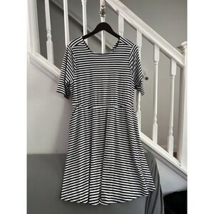 Torrid‎ Dress Size 1 Striped Short Sleeves Open Back Dress